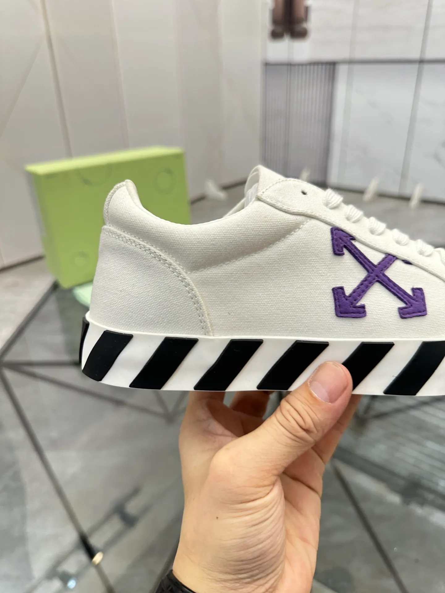 Selling men's shoes 💰: 💰P440¥ Product trademark: OFF WHITE *"OFF WHITE*" low-top casual shoes Regular size: 35-45 (can be customized to 46) Couple style Product materials: original material from the upper counter, breathable lining, original outsole. No.: H203